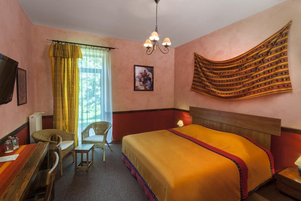 Palac Nieznanice Zabytek Goscinny Ze Spa Quarto foto