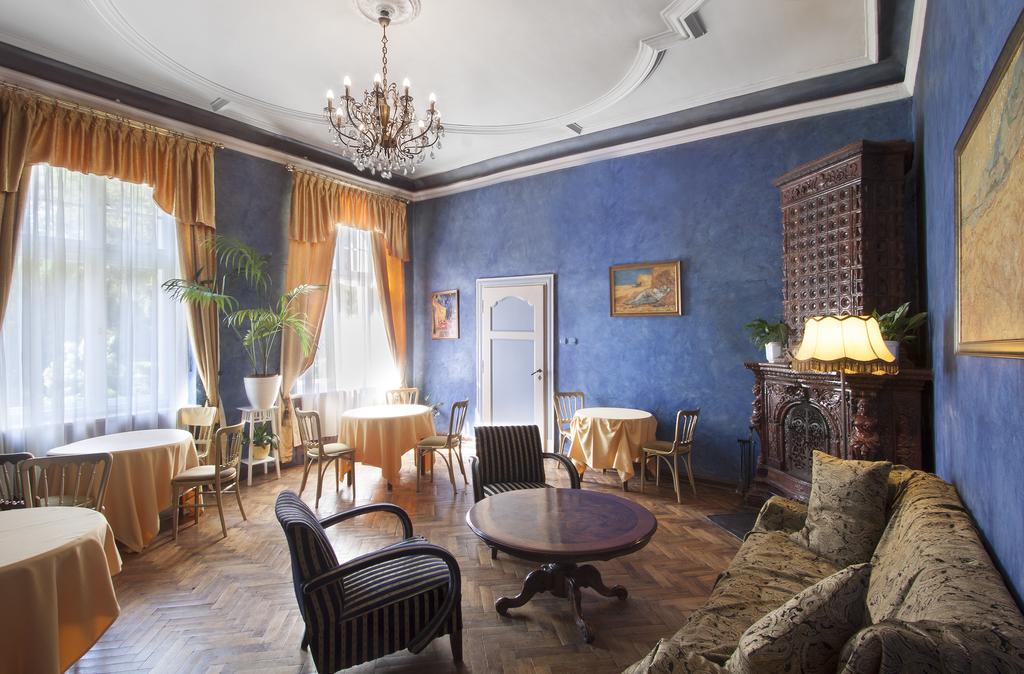 Palac Nieznanice Zabytek Goscinny Ze Spa Exterior foto